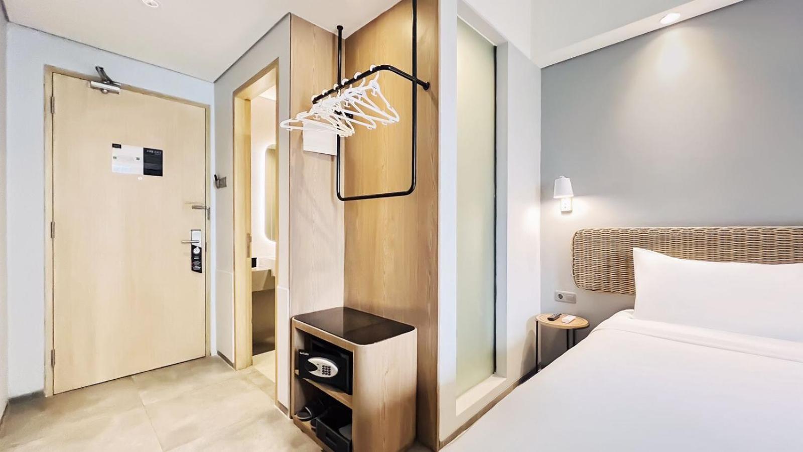 Neo Hotel Puri Indah Jakarta Exteriör bild
